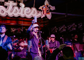Tucker Wetmore Turned Up the Heat at Tuck’s Tasty Tavern on Nashville’s Broadway, with Support from NÜTRL Vodka Seltzer