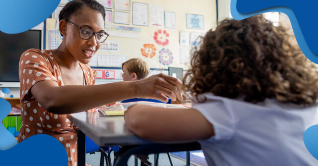 Bridging Processes of Word Recognition and Language Comprehension in the Active View of Reading 