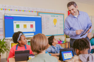 Educator using a tablet classcraft WF1985618