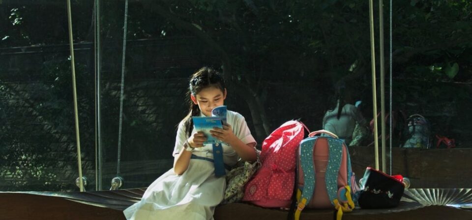 Girl reading 1024x478 4
