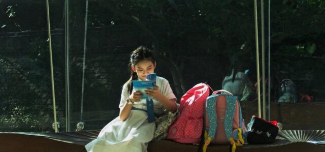 Girl reading 1024x478 4