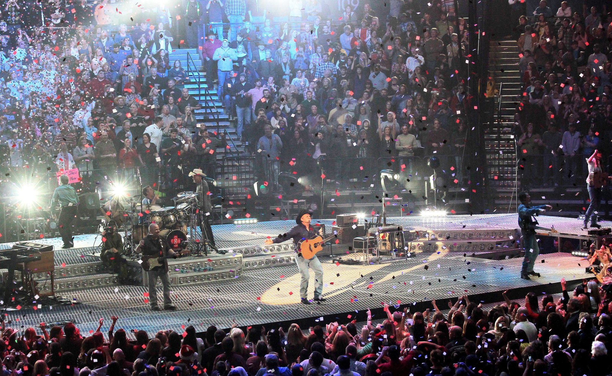 Garth Brooks - Flood Concert