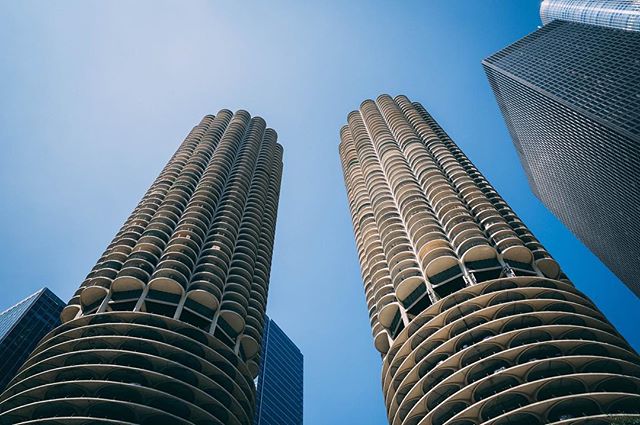 Low-angle view of Chicago's Marina City complex on a clear day, showcasing its iconic architecture and cityscape.