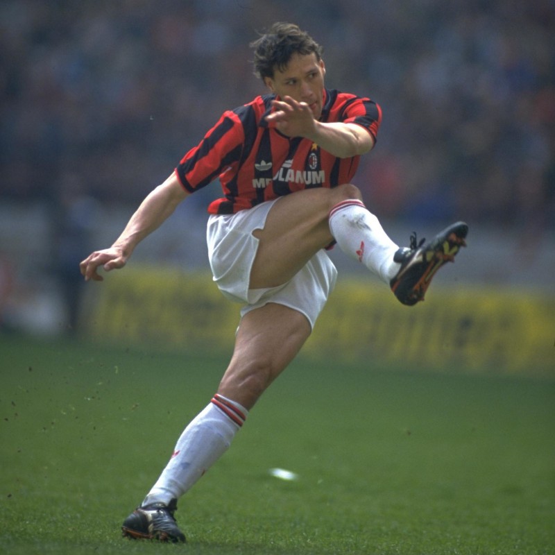 Van Basten's AC Milan Match Shirt, 1991/92 Season - CharityStars