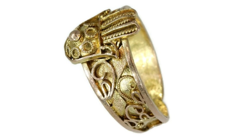 Anello antico "Mano di Fatima" in filigrana d'oro - CharityStars