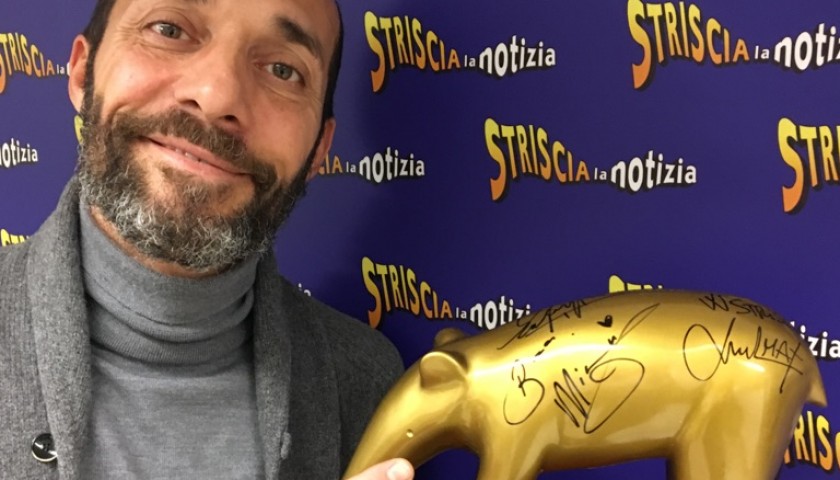 Il Tapiro Di Striscia La Notizia Autografato Da Max Laudadio Michelle 