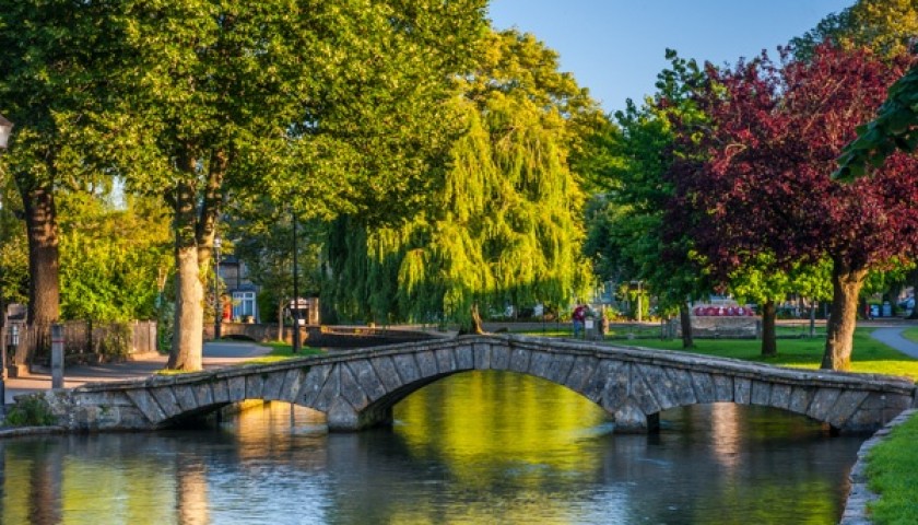 Cosy Cotswold Cottage Getaway For 2 Charitystars