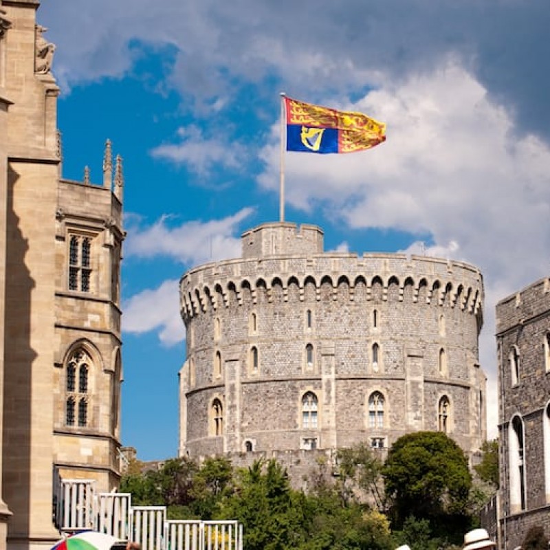 Royal Windsor 5-Hour Private Taxi Tour up to Six People