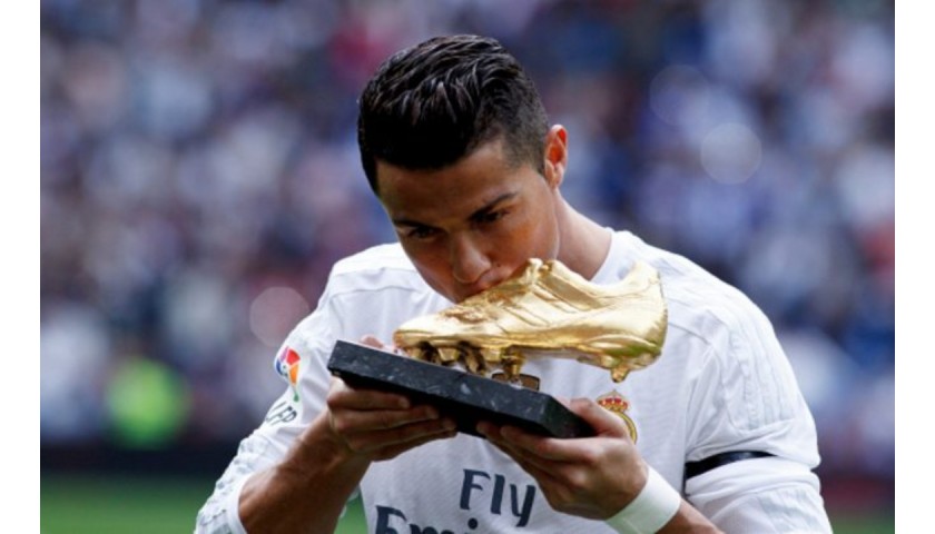 Scarpa d'Oro CR7 Museum + Foto autografata da Cristiano Ronaldo -  CharityStars