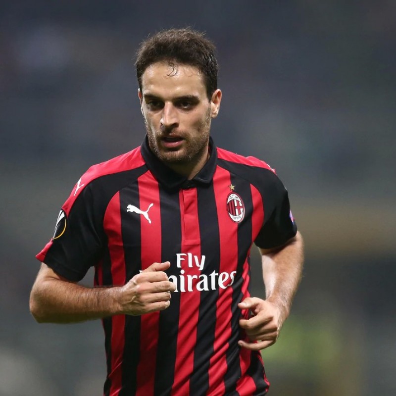 Be Guest of Honor at AC Milan's Training Center alongside Giacomo Bonaventura