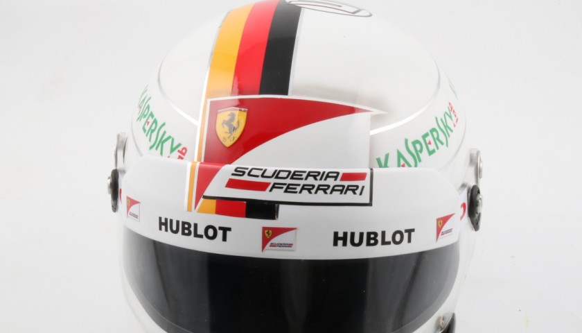 Replica originale casco Vettel Ferrari, stagione F1 2015 - CharityStars
