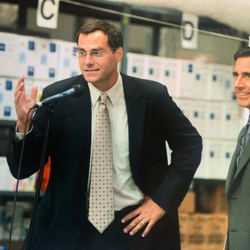 Incontro virtuale con David Wallace, CFO della Dunder Mifflin, della serie "The Office"