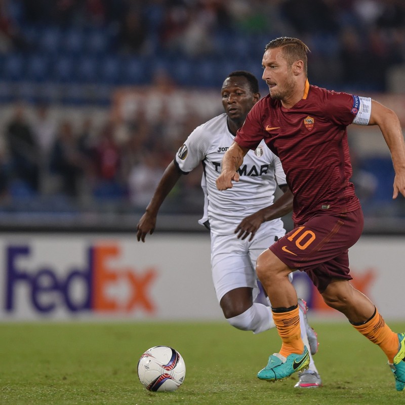Totti Issued/Worn Kit, Roma-Astra Giurgiu 29/16/09 - Signed