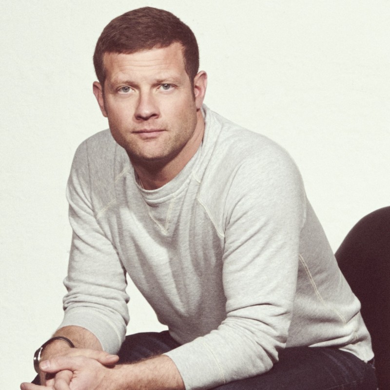 Dermot O'Leary Hosting Your Family Quiz via Zoom!