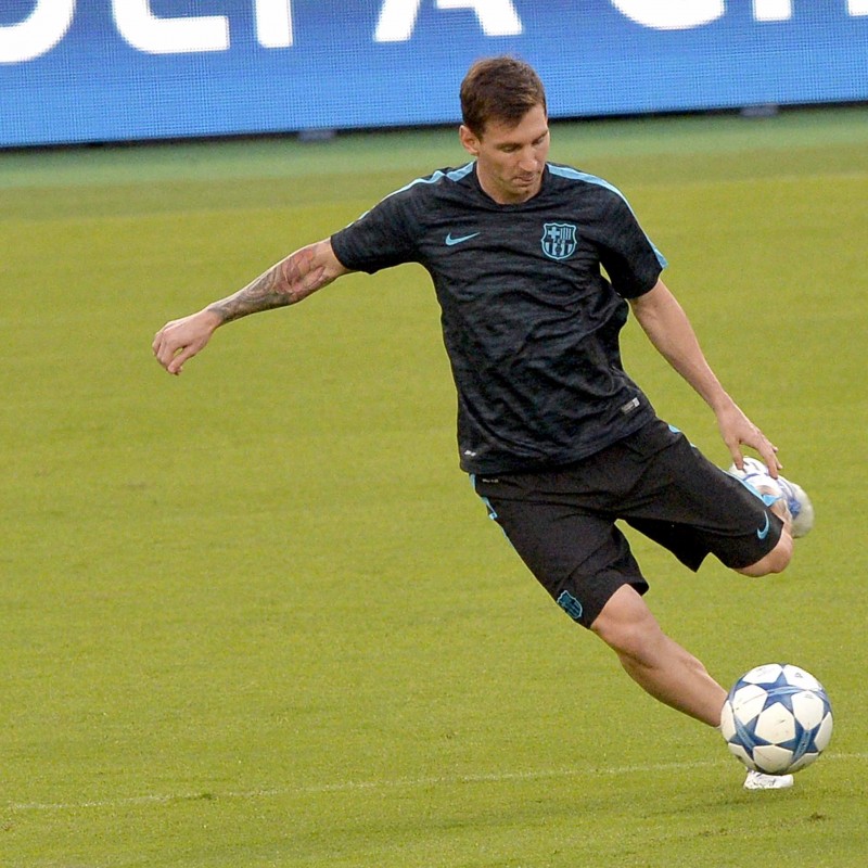 Boots worn by Leo Messi in Barcelona training - signed