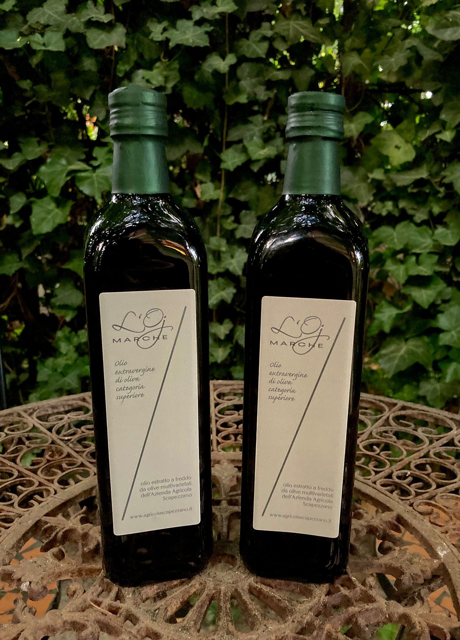 Set Da 2 Bottiglie Per Olio In Ceramica, Effetto Marmo Verde, Con Tappo In Legno. Capacità 380 Ml L'una. Perfette Per Servire Olio D'oliva, Aceto E Salse In Cucina O A Tavola.