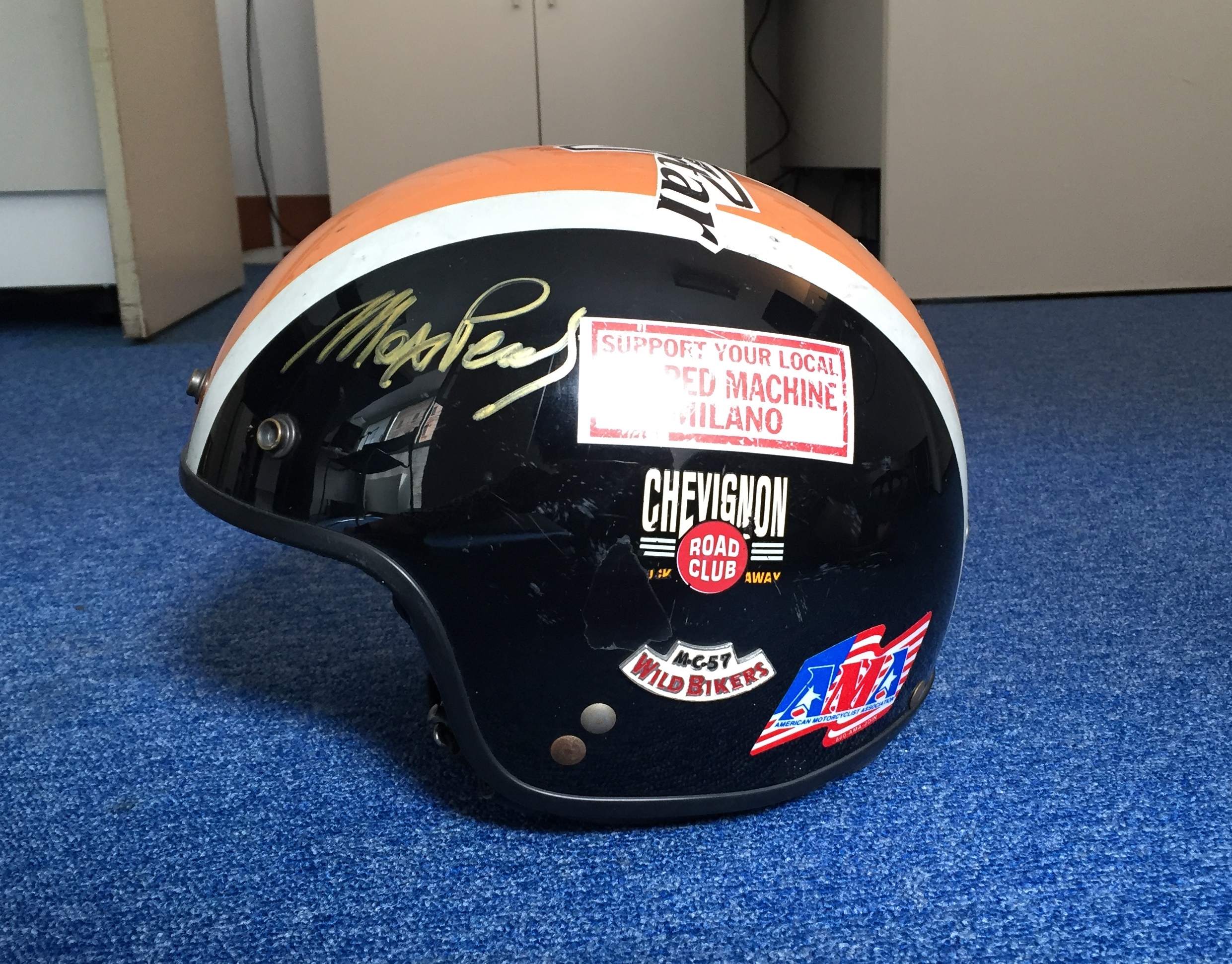 Casco Harley-Davidson di Max Pezzali personalizzato e autografato -  CharityStars