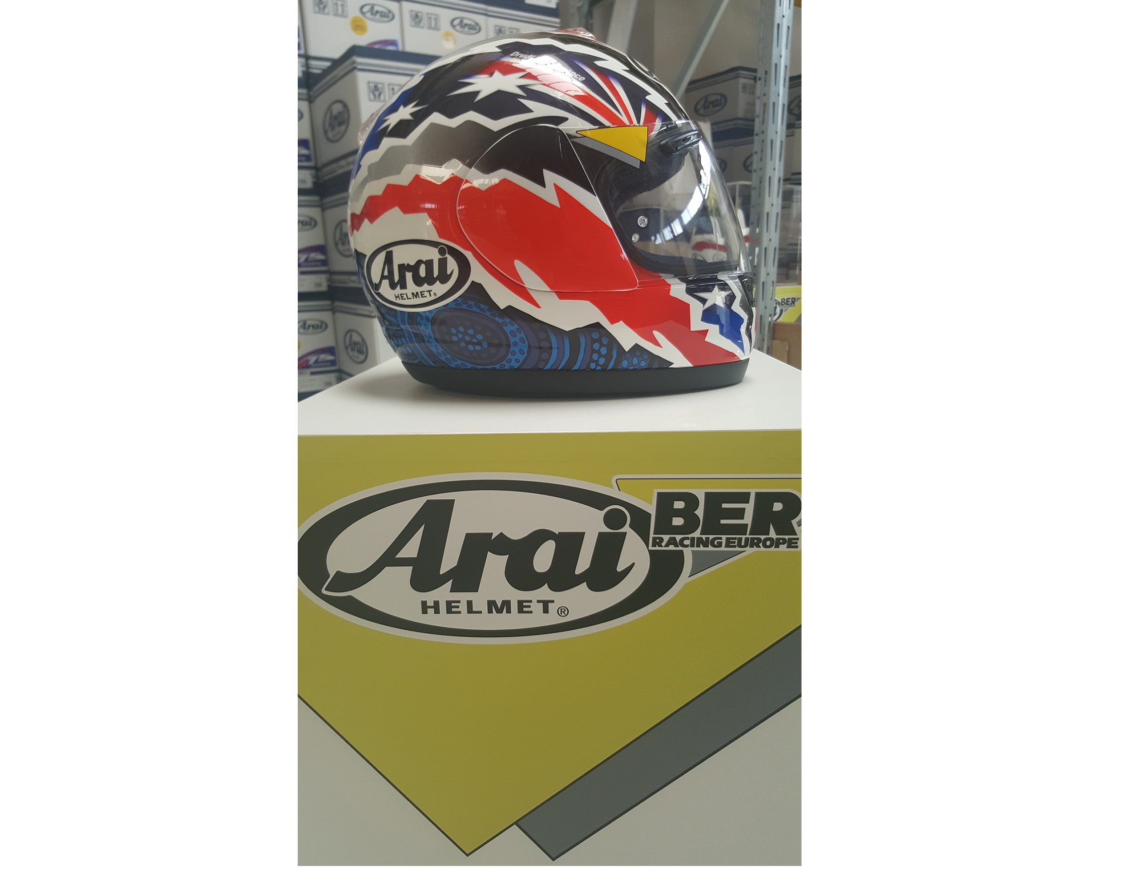 Casco Arai autografato dal pilota Mick Doohan - CharityStars