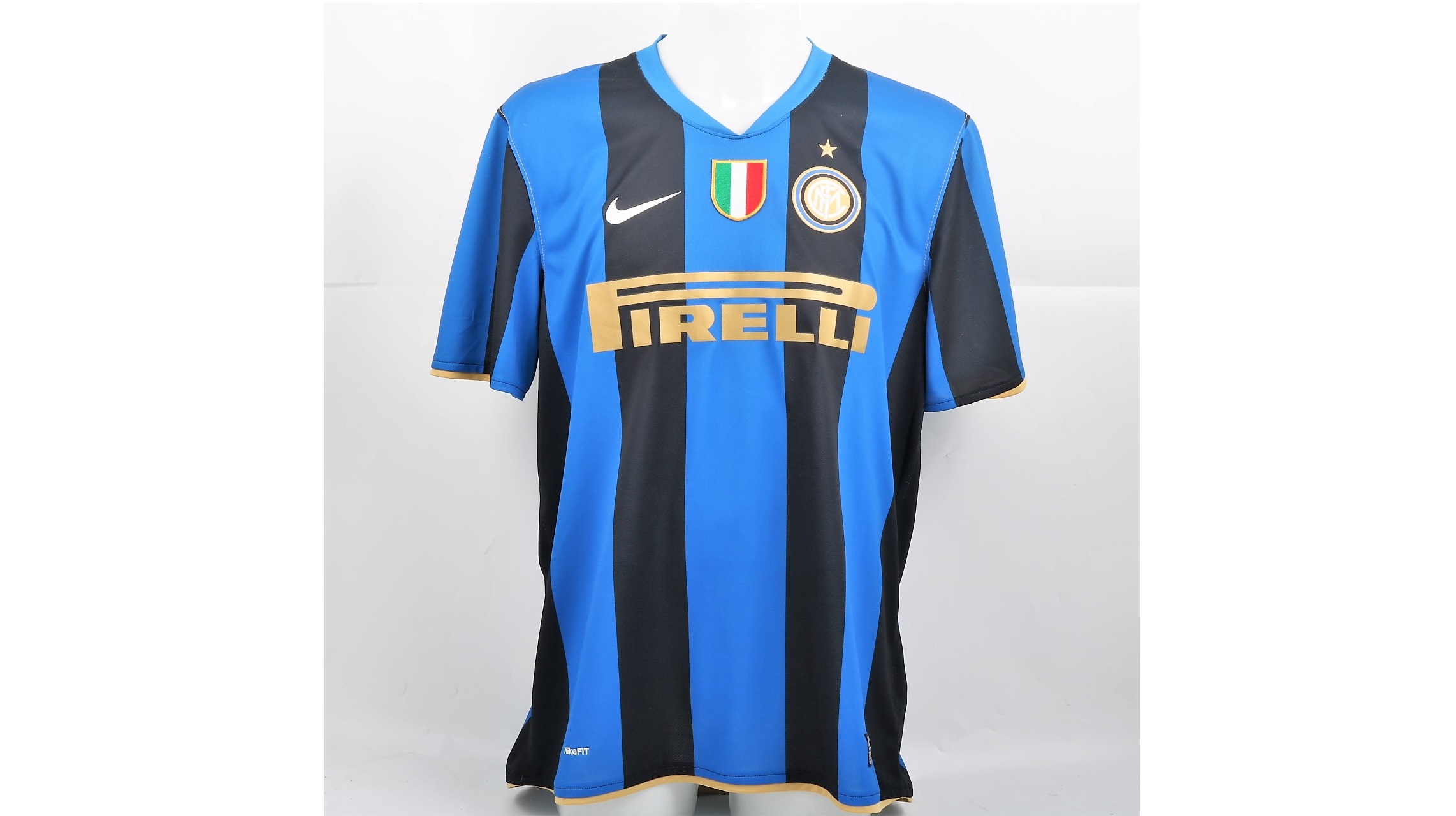 Maglia Inter Celebrativa 17° Scudetto - Autografata dai Giocatori -  CharityStars