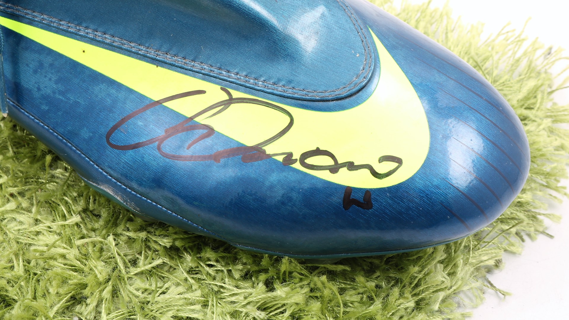Adriano's Signed Match-Worn Nike Cleats, 2008/09 Serie A - CharityStars