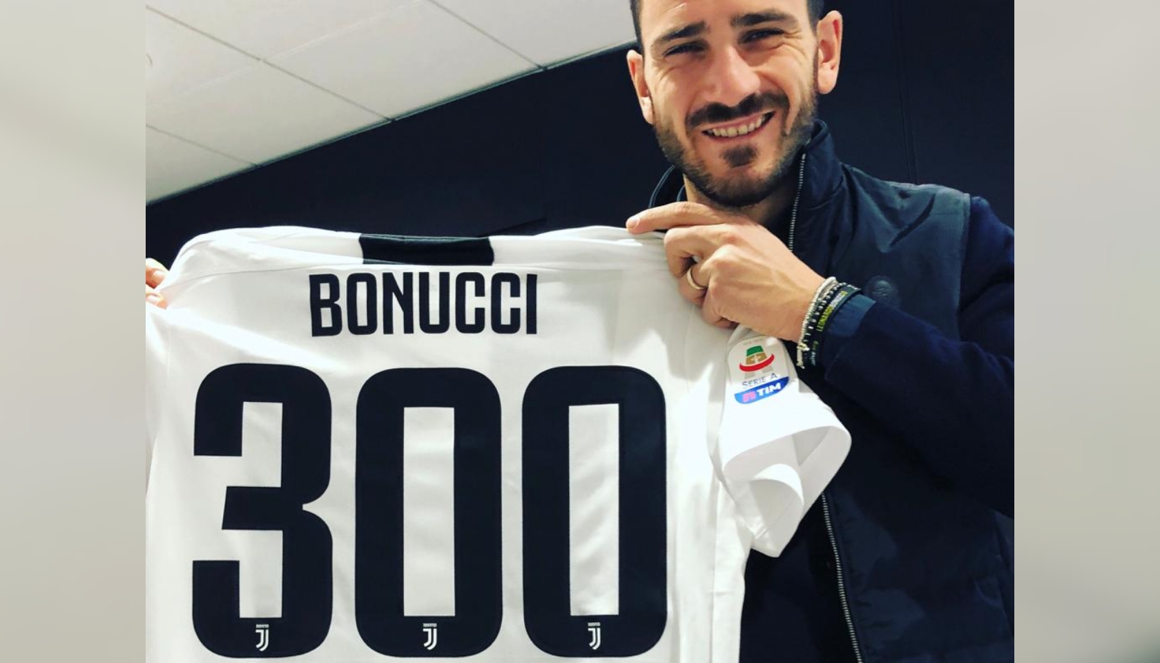Maglia Ufficiale Bonucci Juventus, 300° Titolare - Autografata -  CharityStars