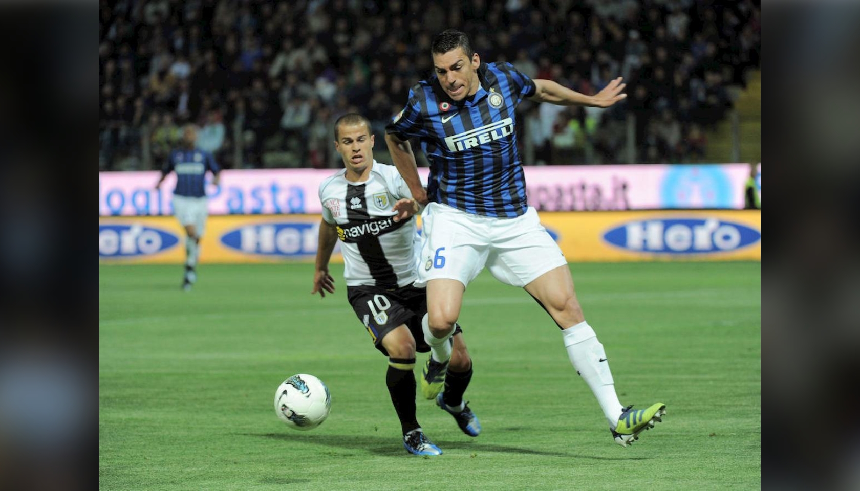 Maglia Ufficiale Lucio Inter, 2011/12 - Autografata - CharityStars
