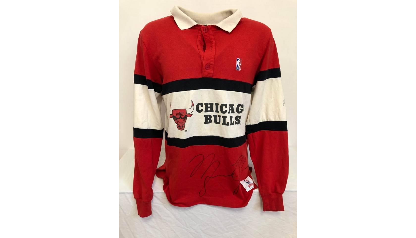 Official Chicago Bulls Polo Shirt - Signed by Jordan - CharityStars