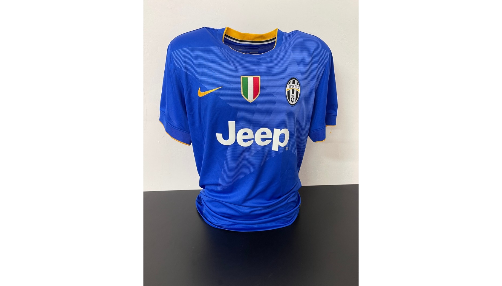 Maglia ufficiale Tevez Juventus, 2014/15 Autografata CharityStars