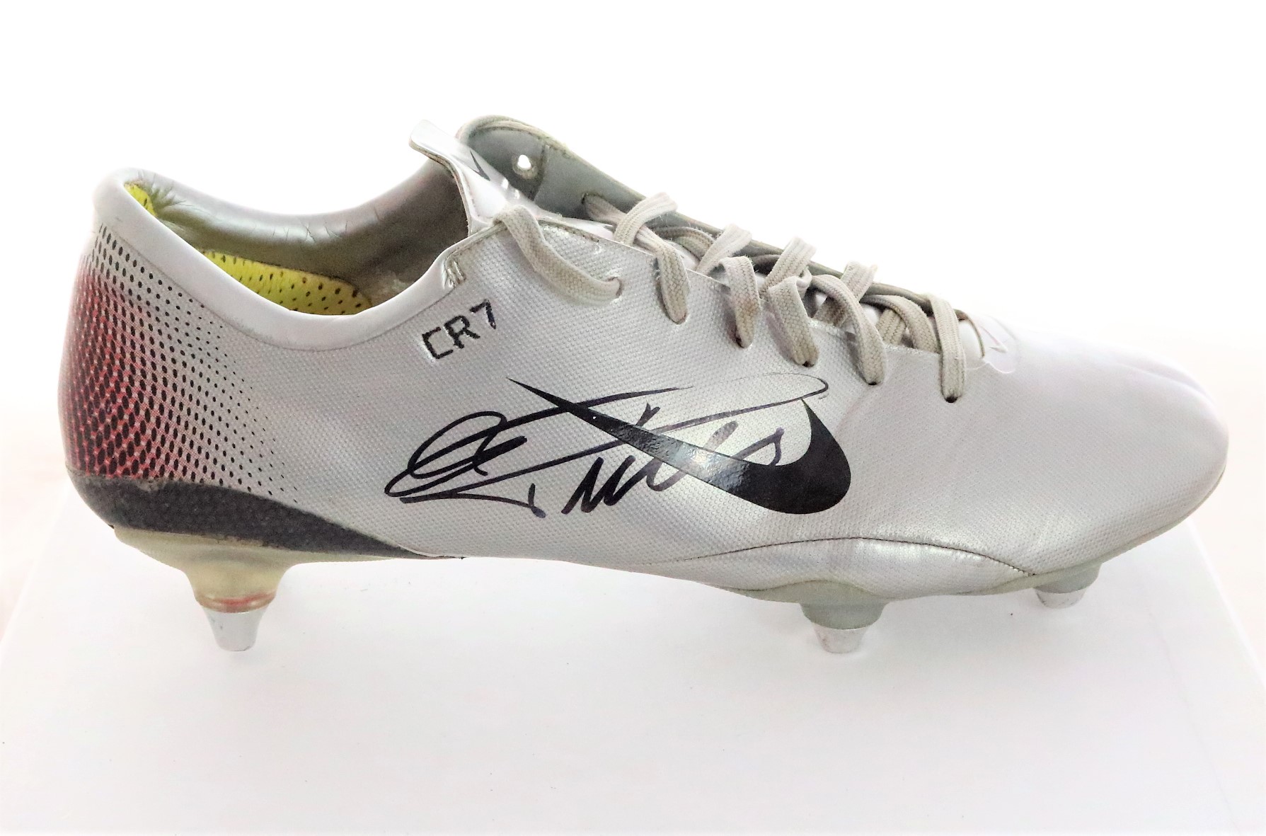 cristiano ronaldo signature shoes