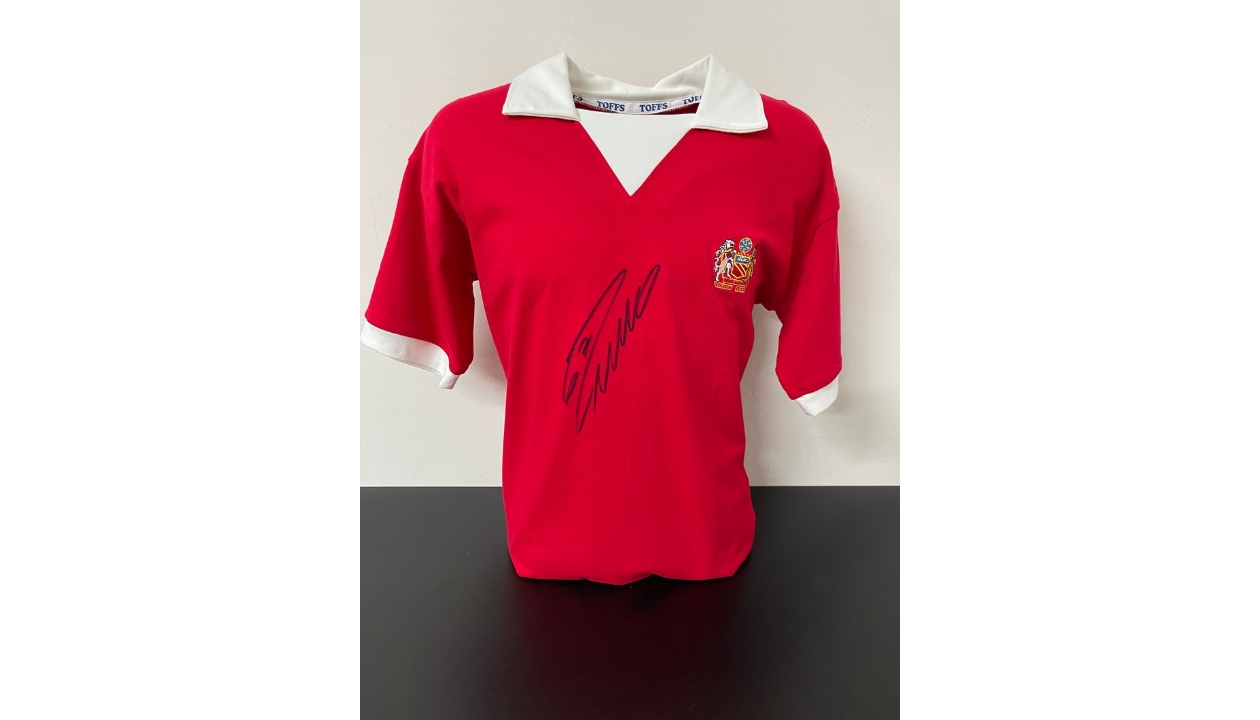Manchester United Retro Shirt - Signed by Cristiano Ronaldo - CharityStars