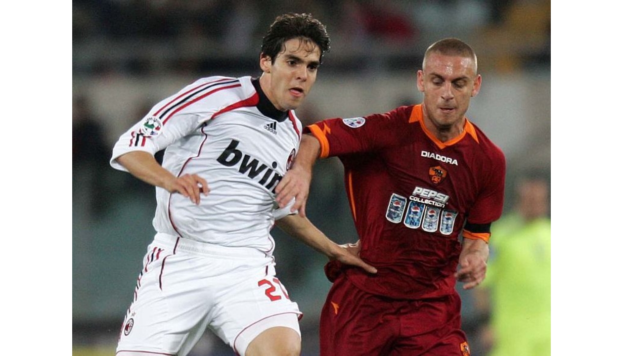 De Rossi's Worn Shirt, Roma-AC Milan 2007 - CharityStars