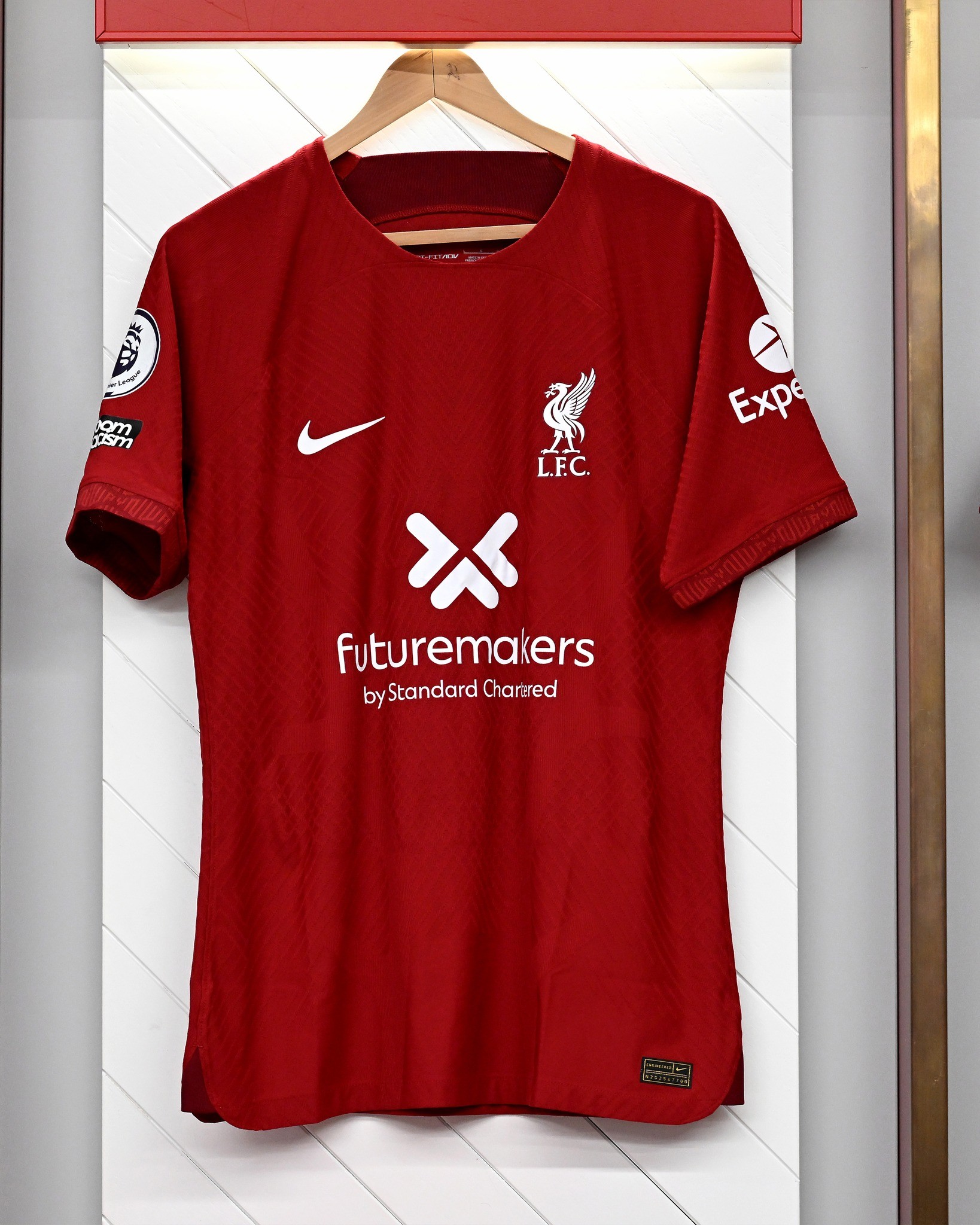 Coppia maglie Liverpool Futuremakers in edizione limitata Autografate