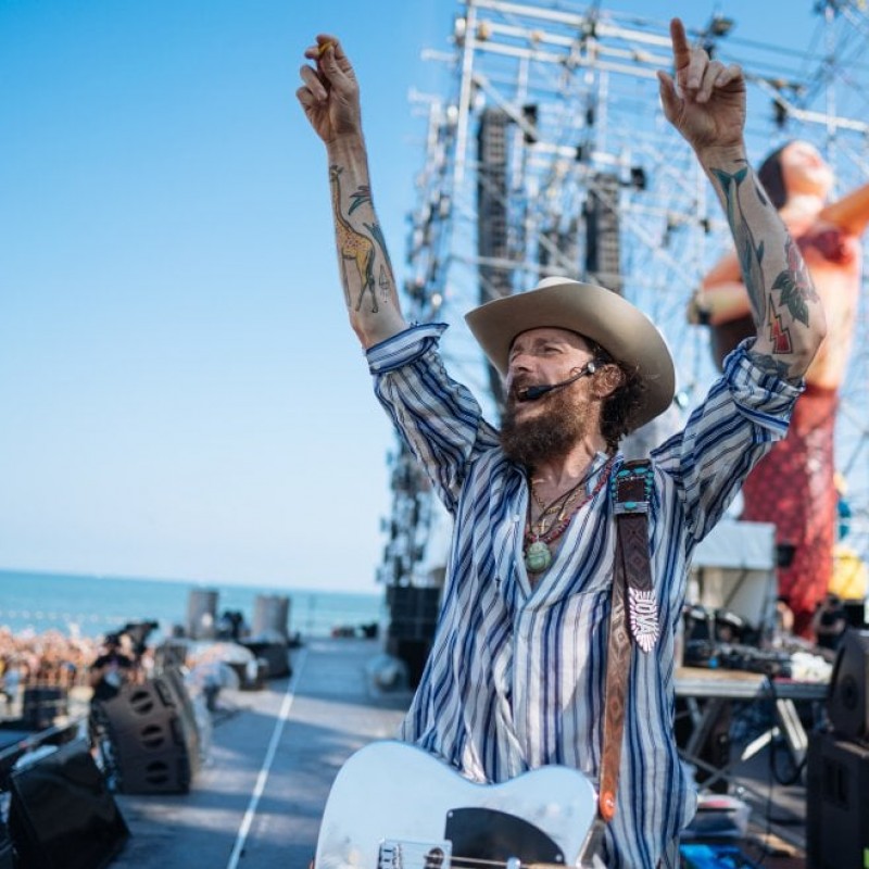 2 Staff T-Shirts from the Jova Beach Party 2019 Tour
