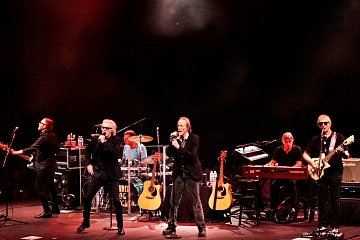 Image: Three Dog Night with special guest – The Sedonas