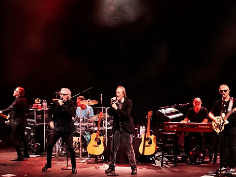 Image: Three Dog Night with special guest – The Sedonas