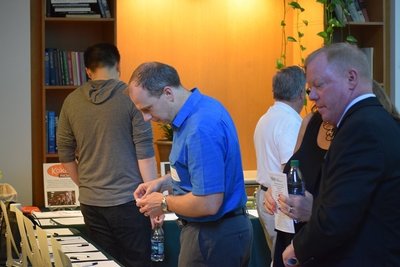 silent auction bidding
