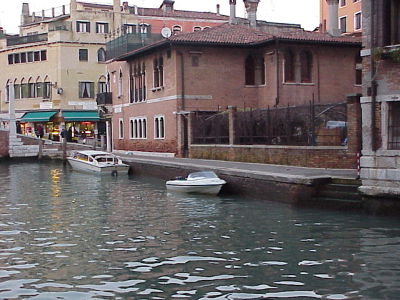 8d46ca4c-6fbd-72a5-7216-16c94b7000b8-small.jpg