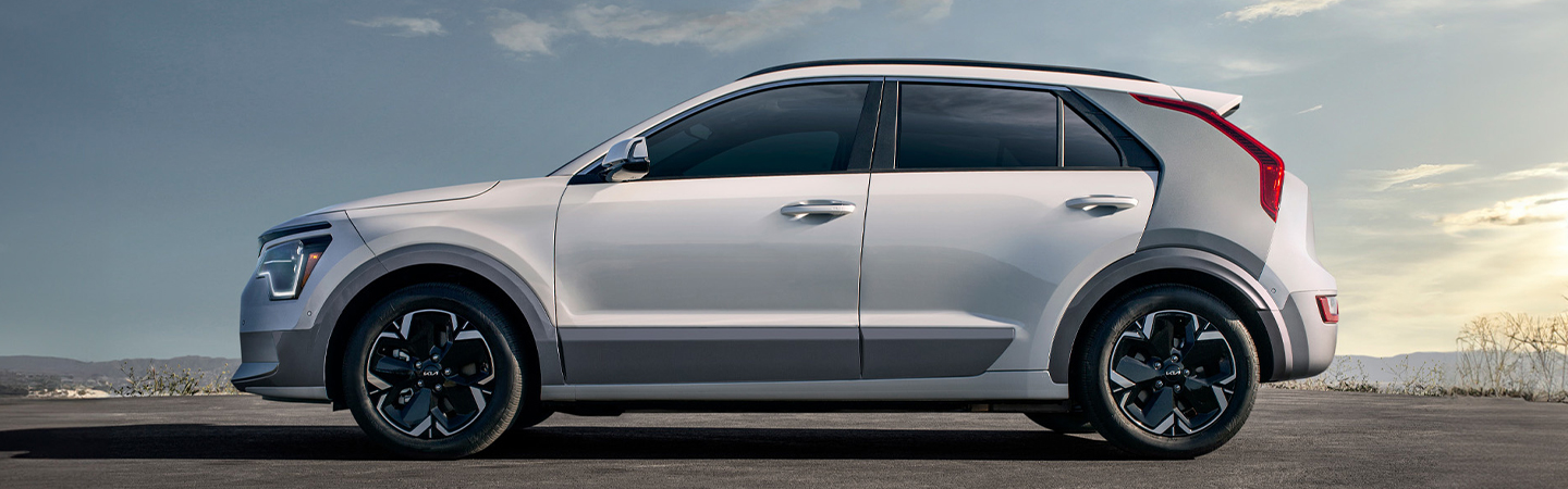 2024 Kia Niro EV vs Kia EV9 white color side view