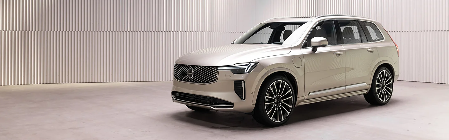 2025 Volvo XC90 Plug-in Hybrid cream front view