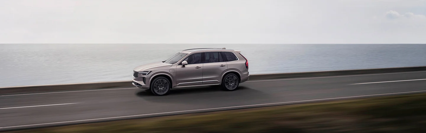 2025 Volvo XC90 Plug-in Hybrid gray side view