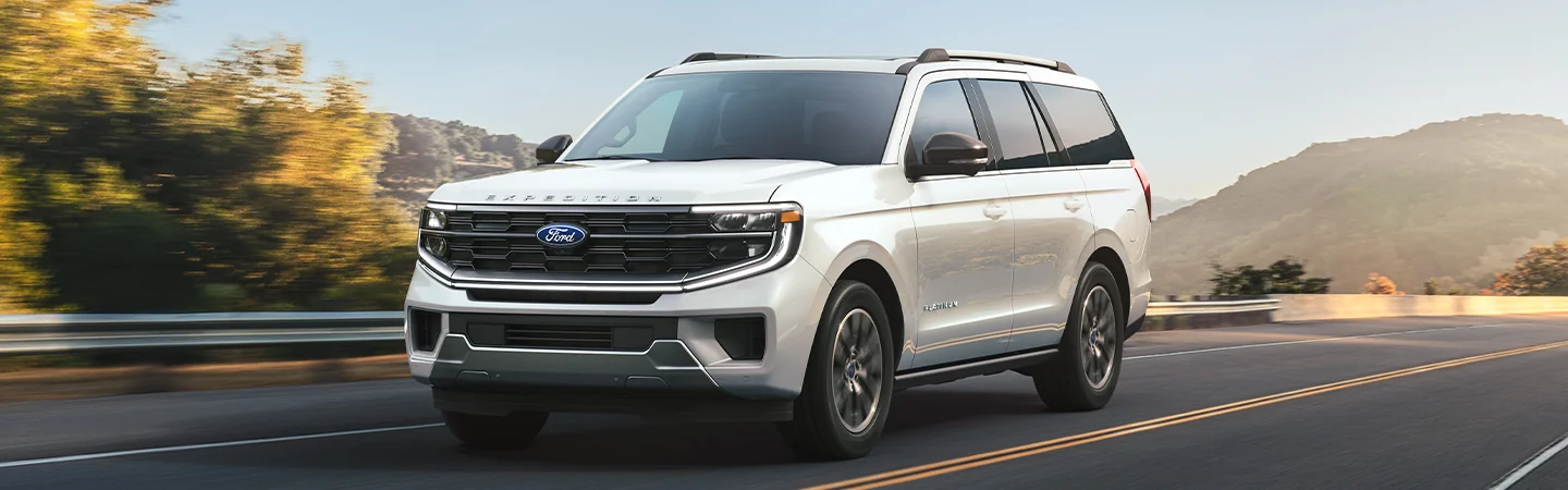 2025 Ford Expedition color white and front view