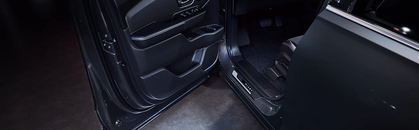 inside door view 2025 Honda Pilot Sport