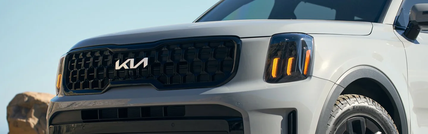2025 Kia Telluride white front grill