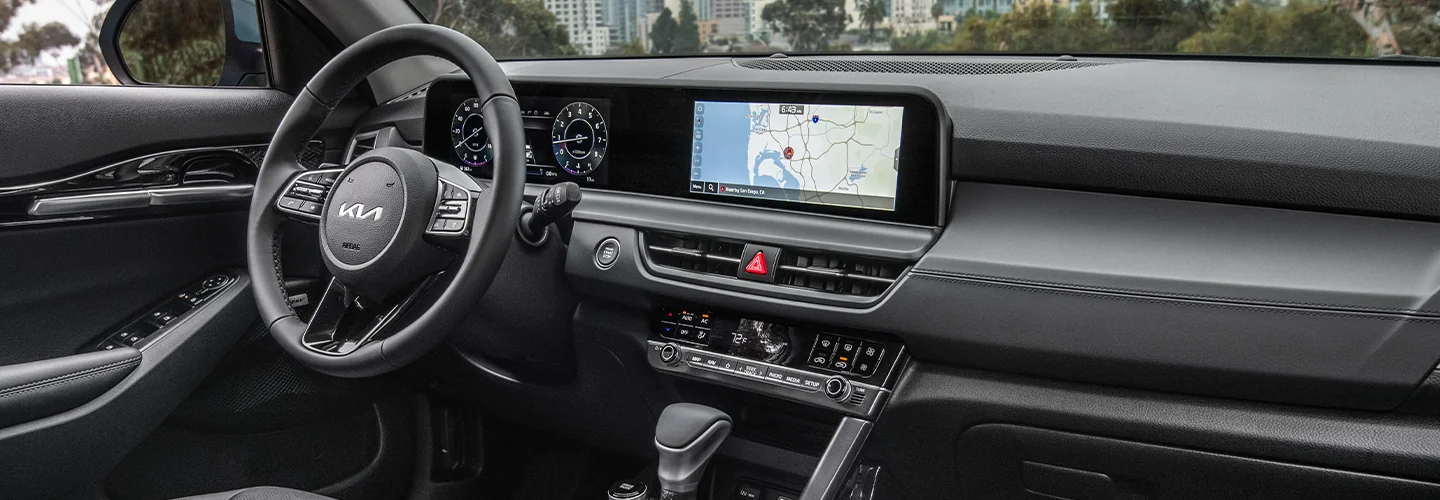 Interior view of the dashboard and tech of a 2025 Kia Seltos