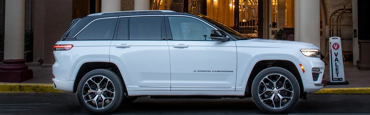 2025 Jeep Grand Cherokee Specs whitecolor sideview