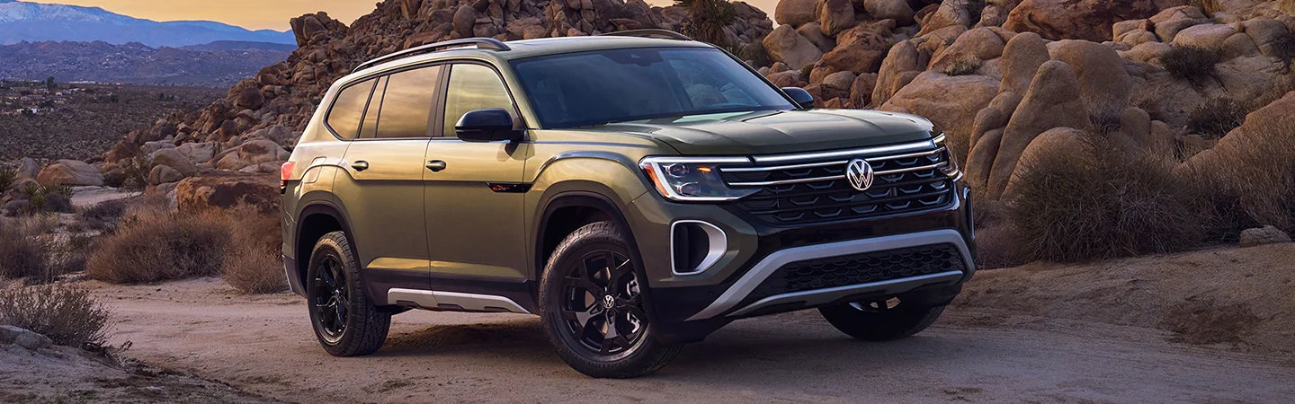 2025 Volkswagen Atlas Specs color green and front view
