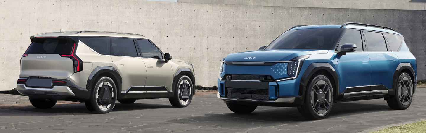 2024 Kia Niro EV vs 2024 Kia EV9  front and back white and blue