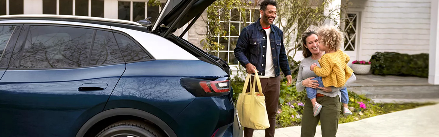 2024 Volkswagen ID 4 Specs blue color side view