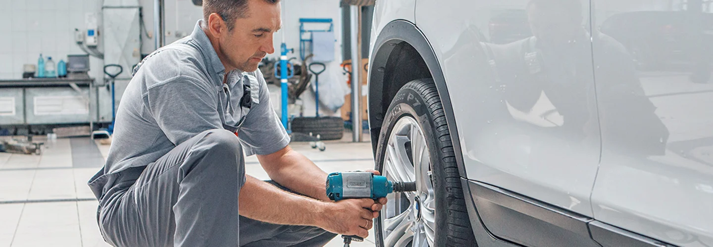tech removing wheel