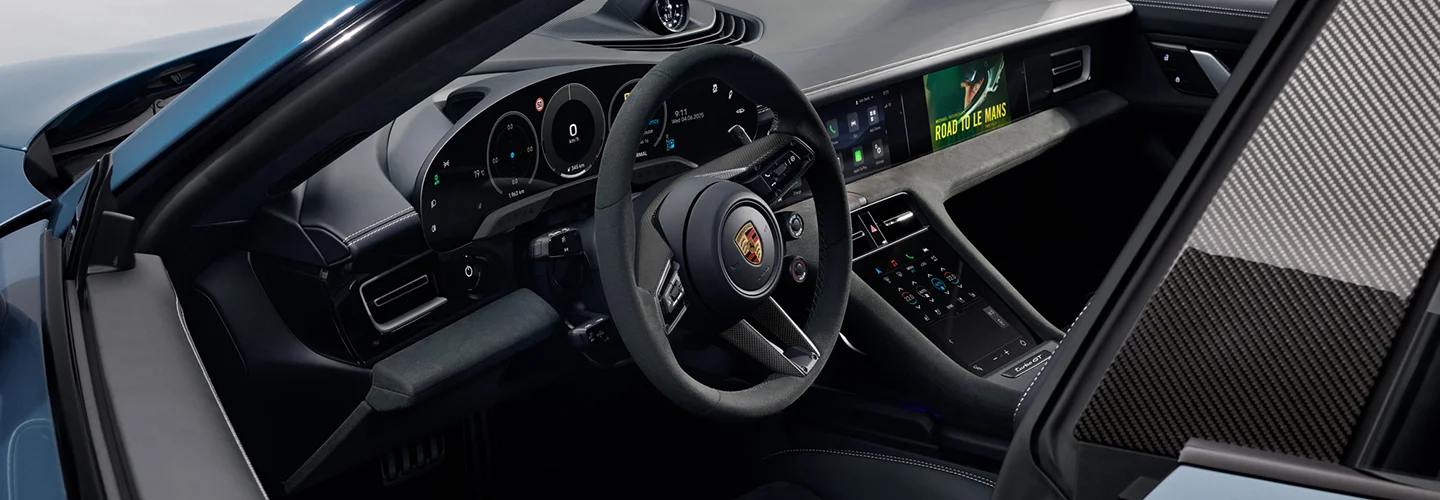 interior dash Porsche Taycan